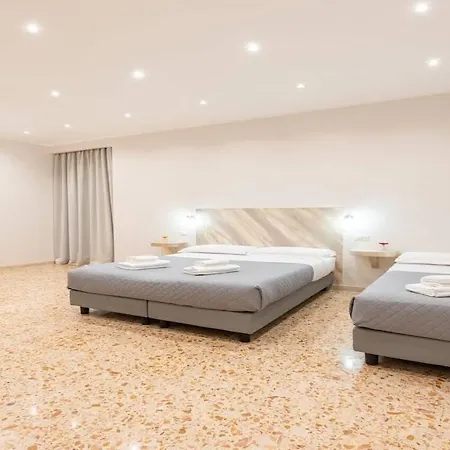 Ancient Rome Apartment-2